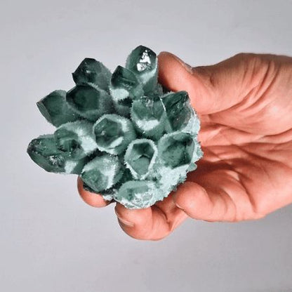 Amas de Quartz sculpté - Quartz Fantôme Vert (environ 250-300g 8cm)